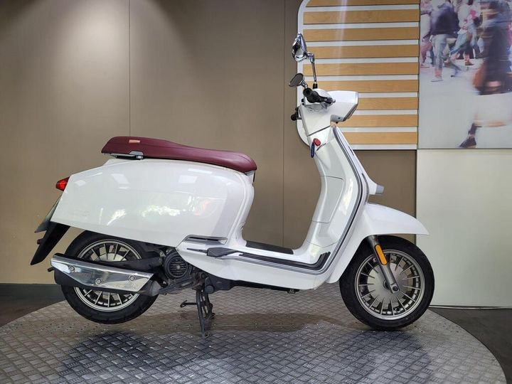 Lambretta V50 Special 2024
