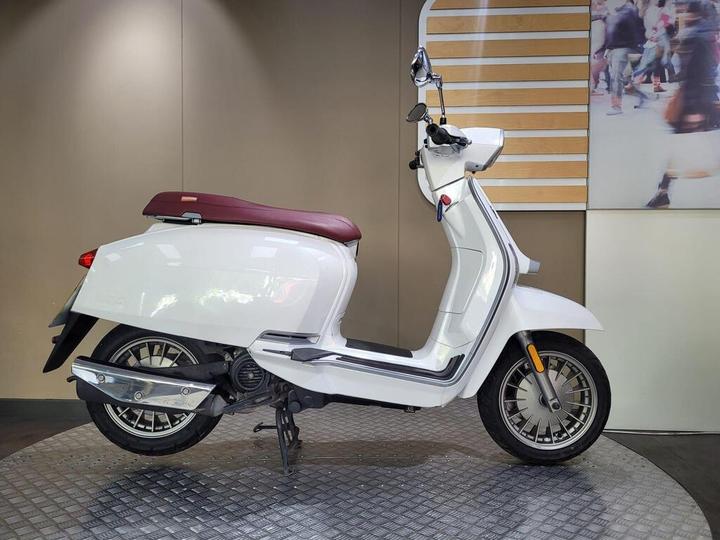 Lambretta V50 Special 2024
