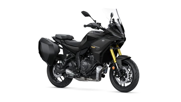 Yamaha 2025 Tracer 7 GT A sleek black touring motorcycle with a windscreen, gold front forks, and side panniers, displayed at an angle to highlight its design features.