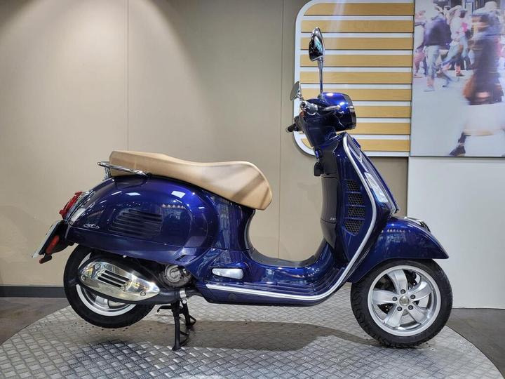 Vespa GTS 300 2022