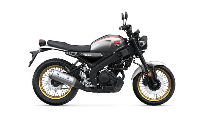 A sleek Yamaha XSR 125 motorcycle featuring a silver and black color scheme, with a modern design, round headlight, and gold-accented wheels, positioned on a plain white background.