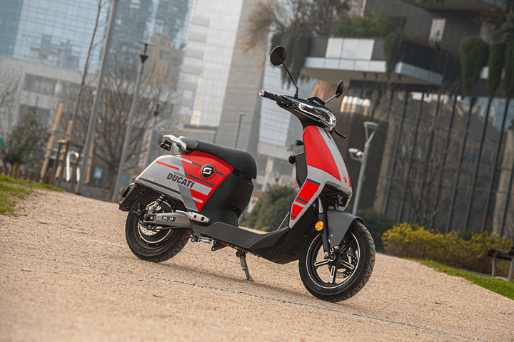 Right facing Super Soco Milana