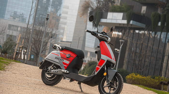 Right facing Super Soco Milana