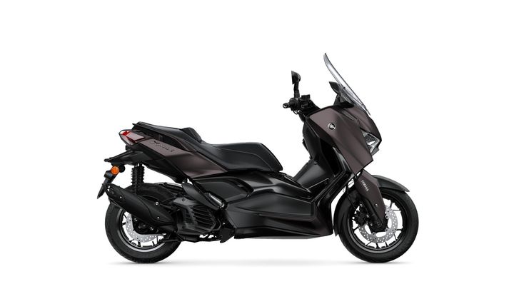 Black Yamaha XMAX scooter viewed from the side, showcasing its sleek design and modern features.